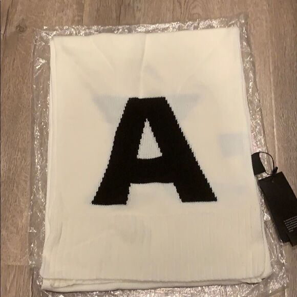 🎉last one left 🎉Armani Exchange Scarf 🧣 - Picture 4 of 7